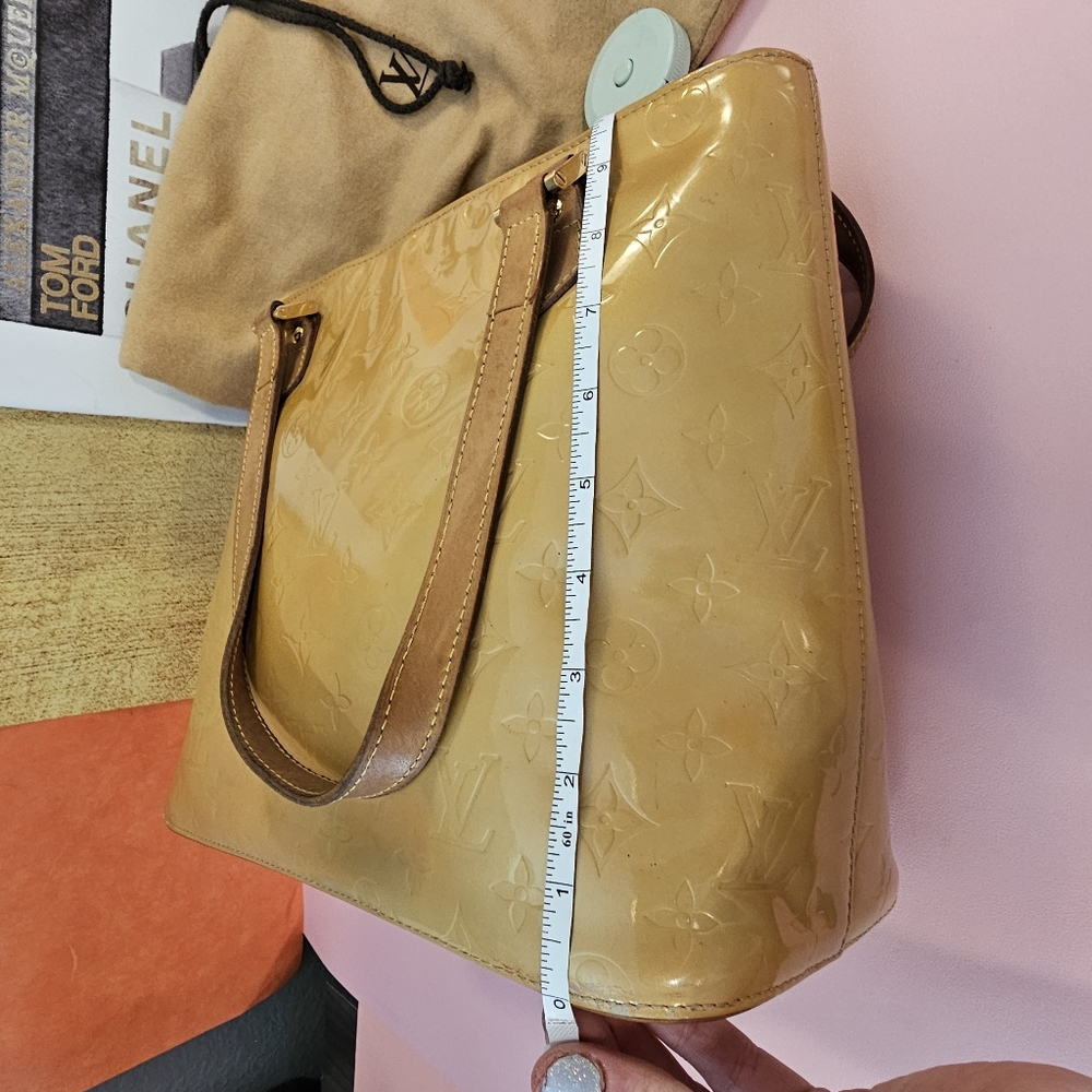 👜Louis Vuitton Vernis Houston Logo Embossed Tote Bag 🏵 - Picture 11 of 17